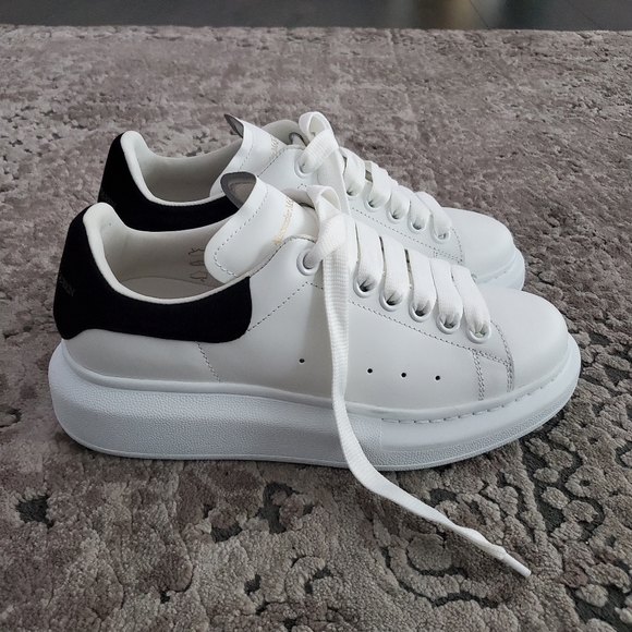 Alexander McQueen Women's Oversized Suede Heel Detail Sneakers 37 - Picture 8 of 12